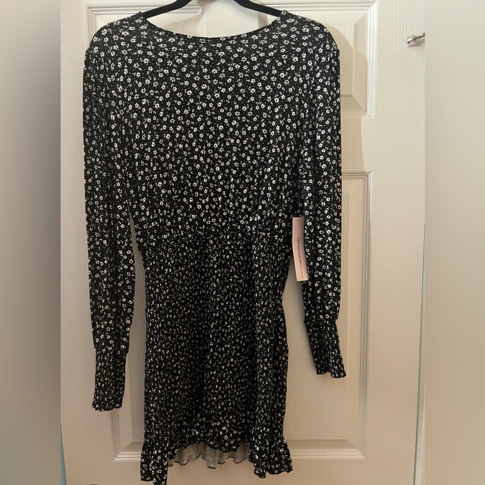 Bloomingdale  AQUA brand black and white dress.  SZ L
